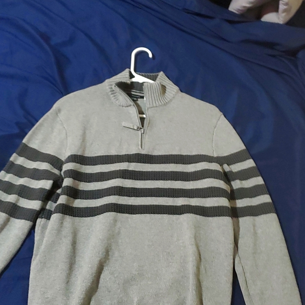 Tahari sweat shit